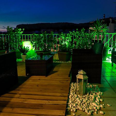 Апартаменты Renovated Studio With Roof Garden Access, 15 M Walk To Acropolis Афины Экстерьер фото