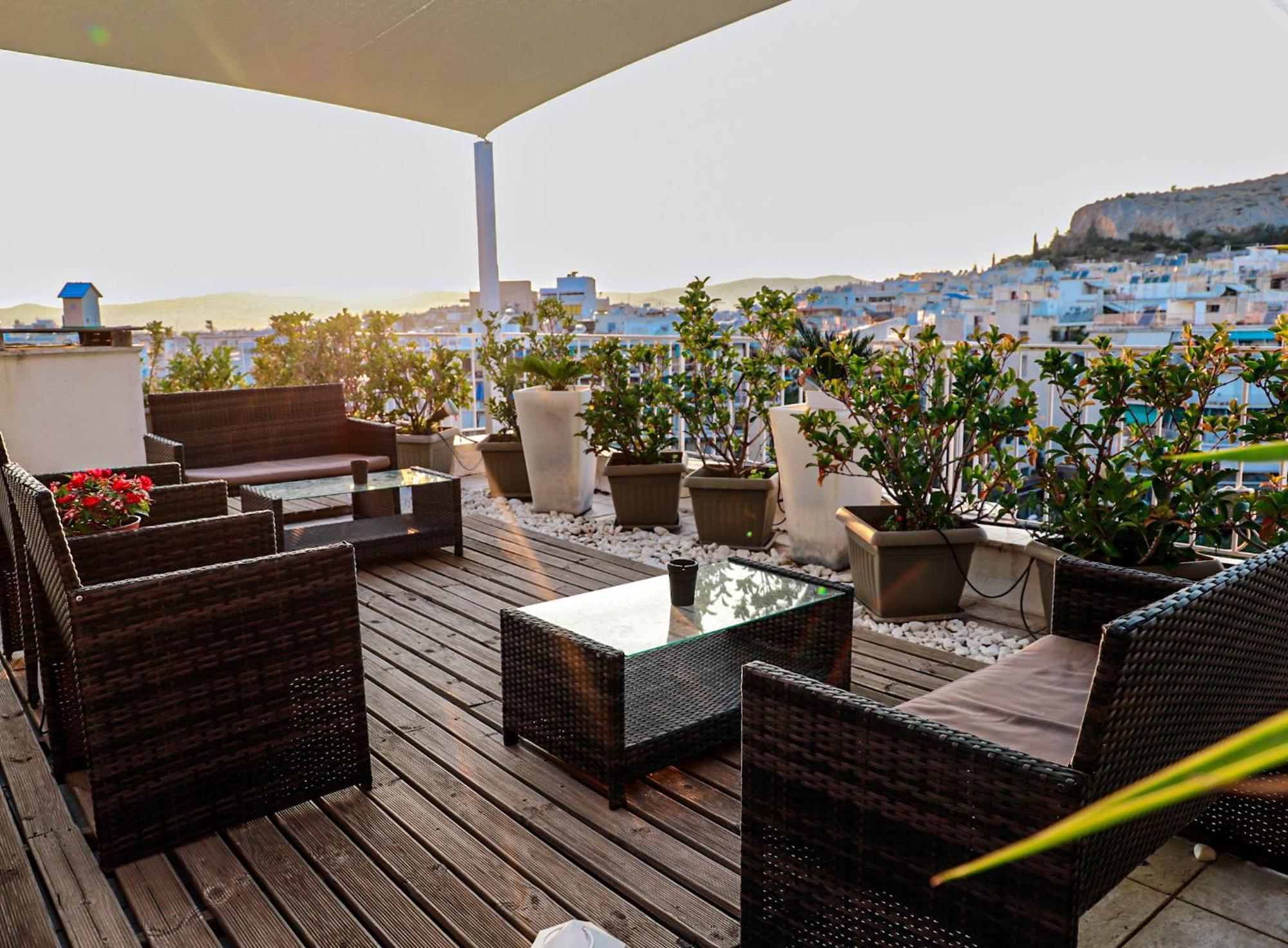 Апартаменты Renovated Studio With Roof Garden Access, 15 M Walk To Acropolis Афины Экстерьер фото