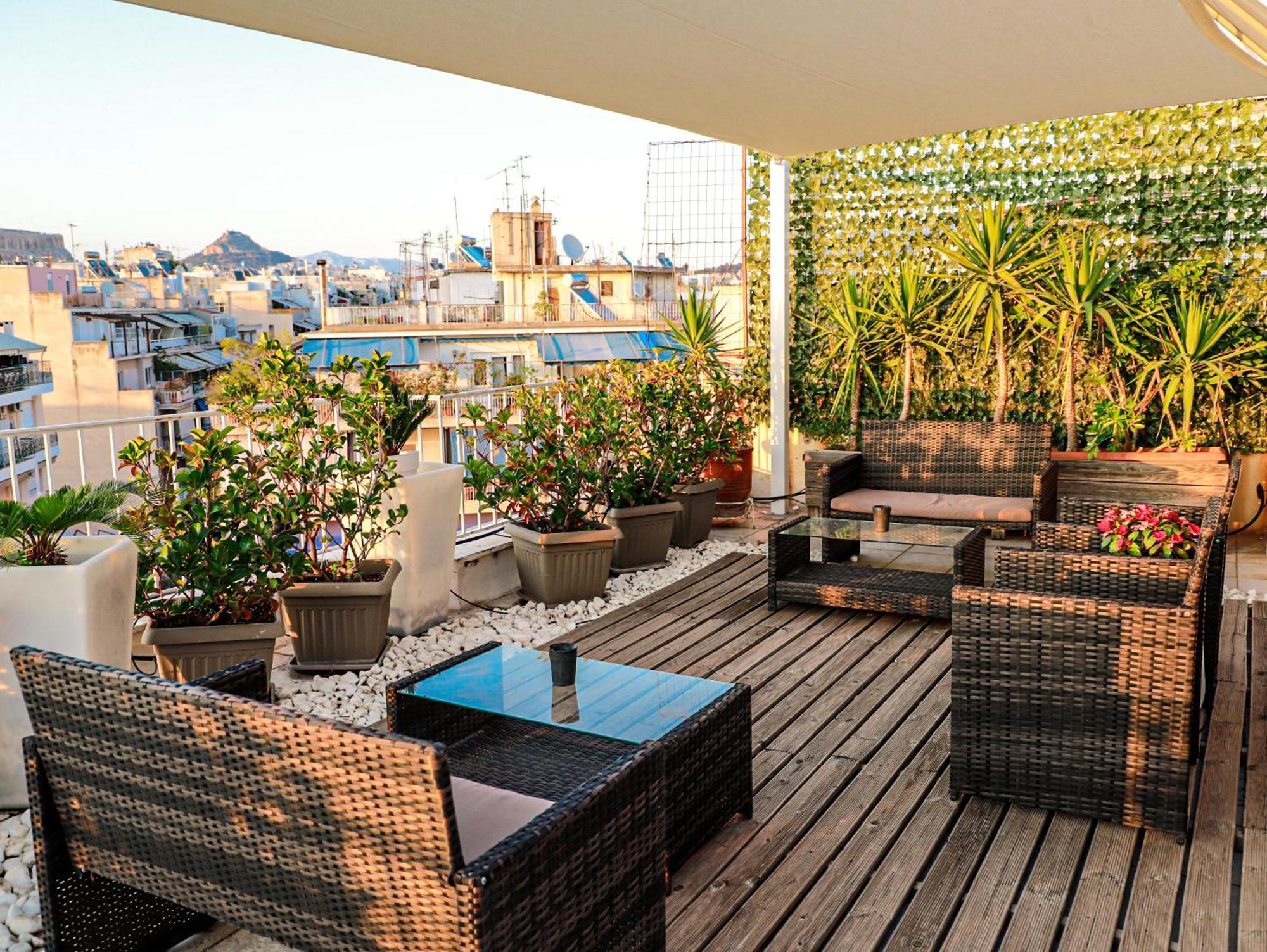 Апартаменты Renovated Studio With Roof Garden Access, 15 M Walk To Acropolis Афины Экстерьер фото